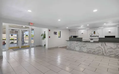 Photo 3 - La Quinta Inn by Wyndham Stockton