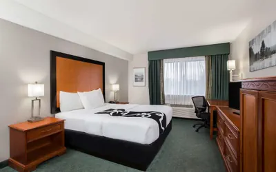 Photo 4 - La Quinta Inn by Wyndham Everett