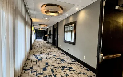 Photo 5 - DoubleTree Hotel Baltimore - BWI Airport