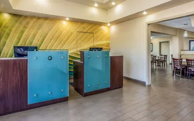 Photo 3 - La Quinta Inn & Suites by Wyndham Carlsbad - Legoland Area