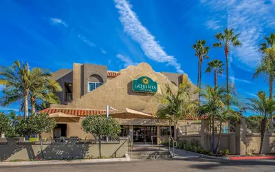 Photo 2 - La Quinta Inn & Suites by Wyndham Carlsbad - Legoland Area
