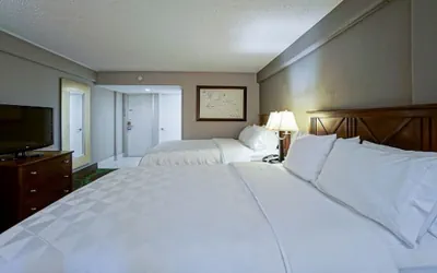 Photo 4 - Holiday Inn Manhattan at the Campus by IHG