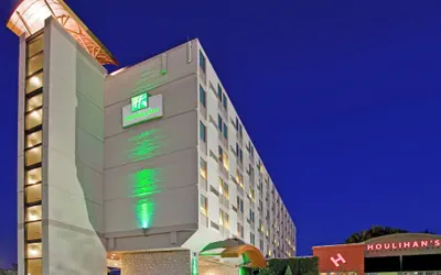 Photo 2 - Holiday Inn Manhattan at the Campus by IHG