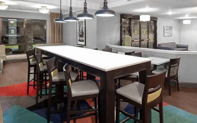 Photo 3 - Holiday Inn Express Newark Airport Elizabeth by IHG