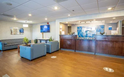 Photo 2 - Holiday Inn Express Newark Airport Elizabeth by IHG