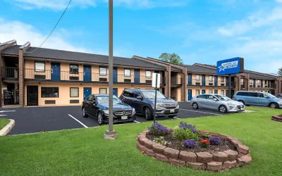 Photo 2 - Americas Best Value Inn Laurel