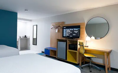 Photo 3 - Days Inn & Suites by Wyndham Santa Rosa