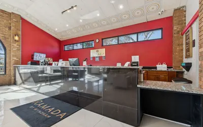 Photo 3 - Ramada by Wyndham Temple Terrace/Tampa North