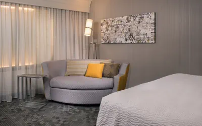 Photo 4 - Courtyard by Marriott Lansing