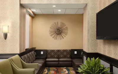 Photo 4 - Days Inn by Wyndham Baltimore Inner Harbor
