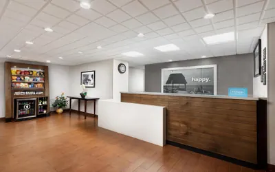 Photo 4 - Hampton Inn Naples Central
