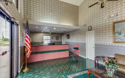 Photo 4 - Econo Lodge Falfurrias Hwy 281