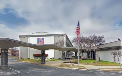 Photo 2 - Motel 6 Mesquite, TX – Town East