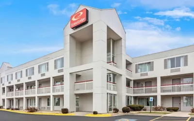 Photo 2 - Econo Lodge Willowbrook