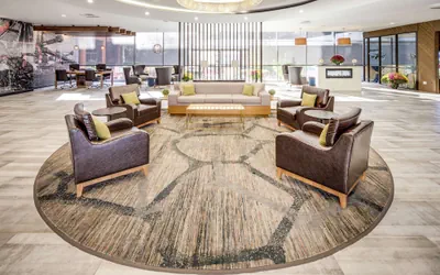 Photo 4 - DoubleTree by Hilton Huntington
