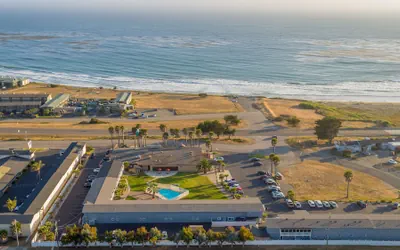 Photo 2 - San Simeon Lodge