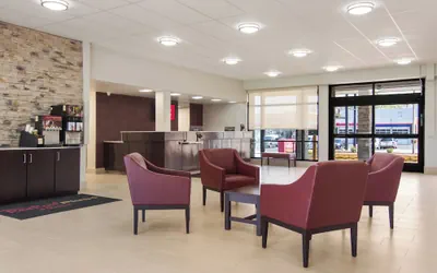 Photo 4 - Red Roof Inn PLUS+ & Suites Erie