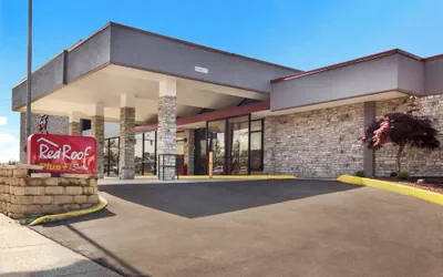 Red Roof Inn PLUS+ & Suites Erie