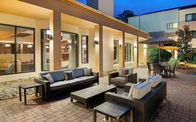 Photo 2 - Courtyard by Marriott Savannah Midtown