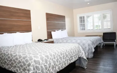 Photo 5 - Travelodge by Wyndham Long Beach Convention Center