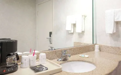 Photo 4 - Travelodge by Wyndham Long Beach Convention Center