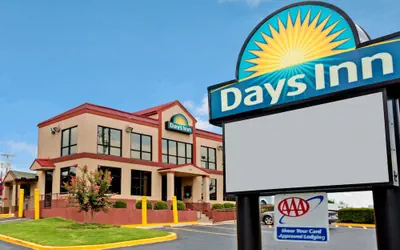 Photo 2 - Days Inn by Wyndham Lawrenceville