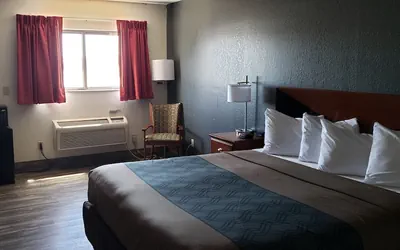 Photo 5 - Econo Lodge Cedar Rapids South