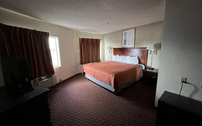 Photo 3 - Days Inn & Suites by Wyndham Rancho Cordova