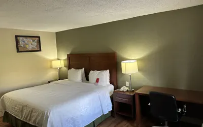 Photo 3 - Econo Lodge Huntington - Barboursville University Area