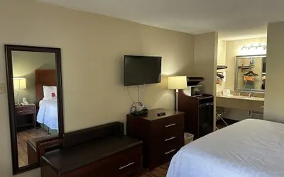 Photo 4 - Econo Lodge Huntington - Barboursville University Area