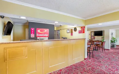 Photo 2 - Econo Lodge Huntington - Barboursville University Area