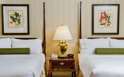 Photo 5 - Mayflower Park Hotel