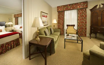 Photo 4 - Mayflower Park Hotel