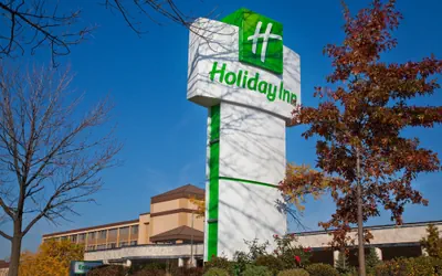 Photo 2 - Holiday Inn & Suites Chicago North Shore (Skokie) by IHG