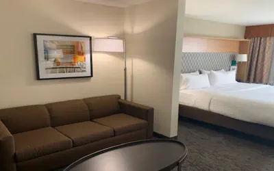 Photo 3 - Holiday Inn & Suites Chicago North Shore (Skokie) by IHG