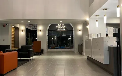 Photo 5 - La Quinta Inn & Suites by Wyndham San Francisco Airport West