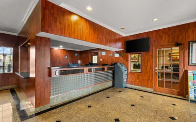 Photo 4 - Best Western Moreno Hotel & Suites