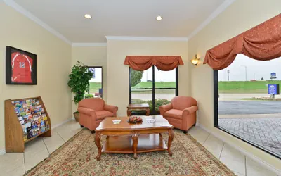 Photo 4 - Americas Best Value Inn Hillsboro