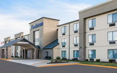 Photo 2 - Comfort Inn Metro Airport