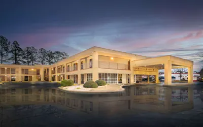 Photo 2 - Days Inn by Wyndham Atlanta Stone Mountain