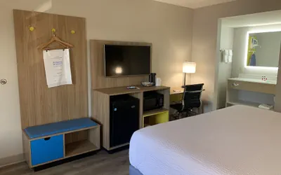 Photo 5 - Days Inn by Wyndham Atlanta Stone Mountain