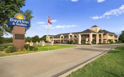 Photo 2 - Days Inn & Suites by Wyndham Stuttgart