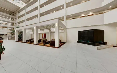 Photo 5 - Embassy Suites by Hilton Milwaukee Brookfield