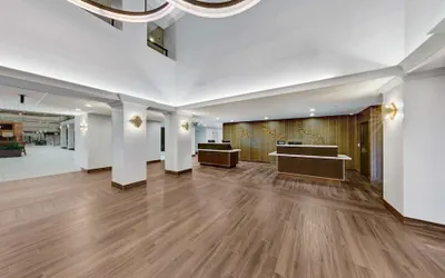 Photo 4 - Embassy Suites by Hilton Milwaukee Brookfield