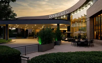 Photo 2 - DoubleTree by Hilton Washington Dulles Airport