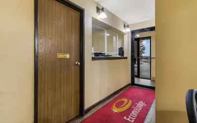 Photo 4 - Econo Lodge Inn & Suites Yankton