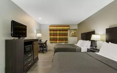 Photo 5 - Econo Lodge Inn & Suites Yankton