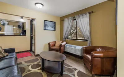 Photo 3 - Econo Lodge Inn & Suites Yankton