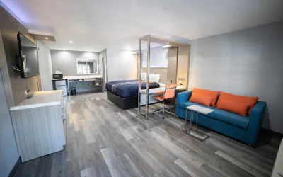 Photo 2 - Travelodge by Wyndham Whittier