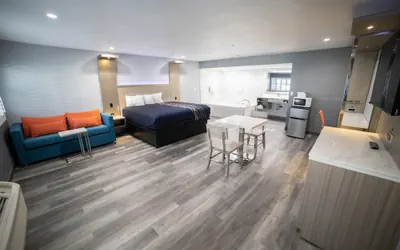 Photo 4 - Travelodge by Wyndham Whittier